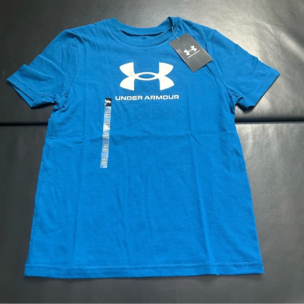NWT Under Armour Athletic Set Boys Youth Size Small